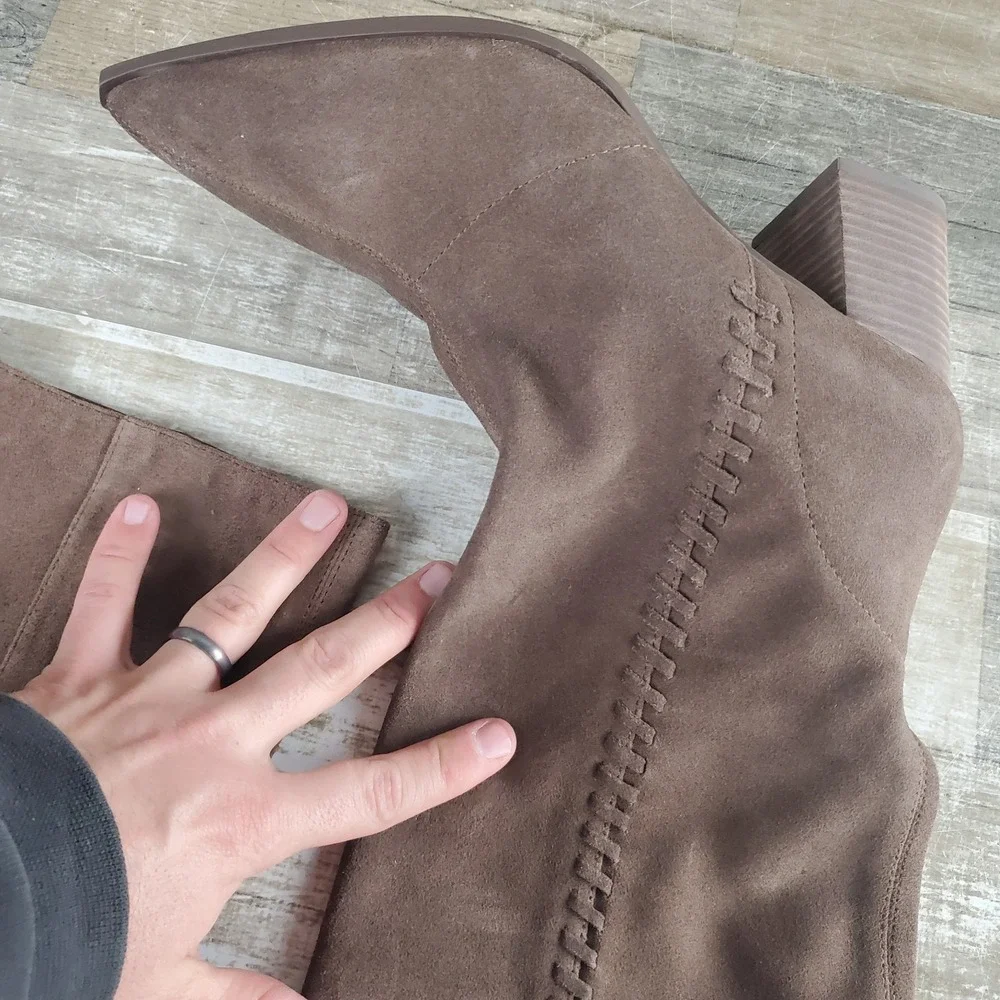 Vince Camuto Lorrys Womens Booties Sz 10 M‎ Taupe Suede Pointed Toe Ankle Boots